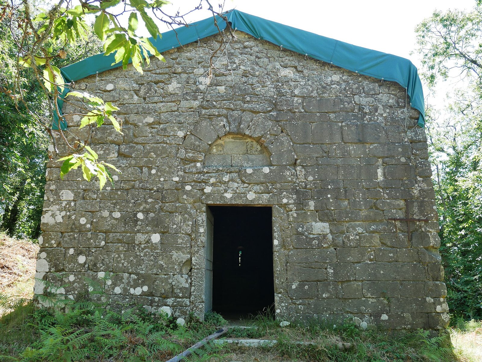 The small stone church of Santi Jacopo e Caterina at Lignana, in the woods above Sorana
