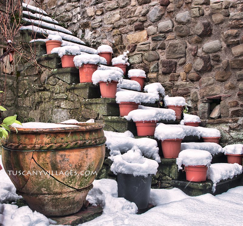 Flower pots buried in snow on a doorstep in Pontito