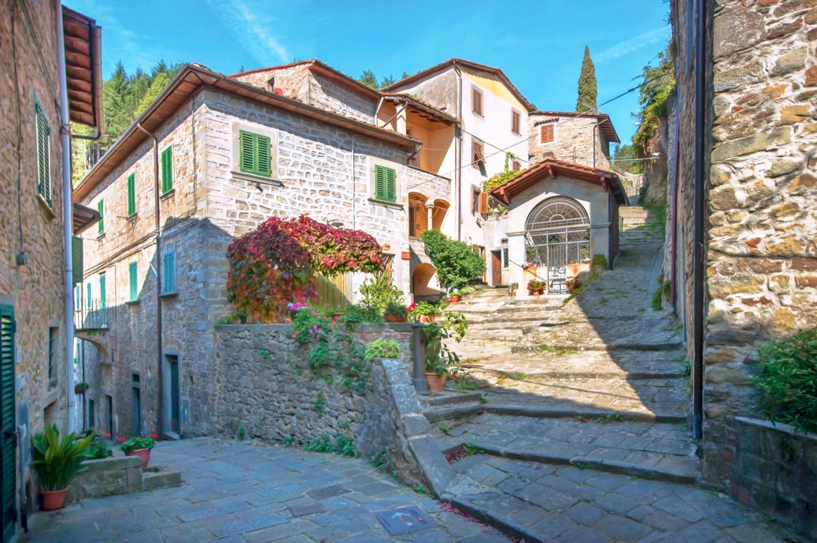 San Quirico: tunnels, terraces and a view of the whole valley