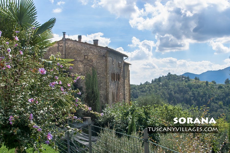 Sorana on its hill with the village of Aramo in the background