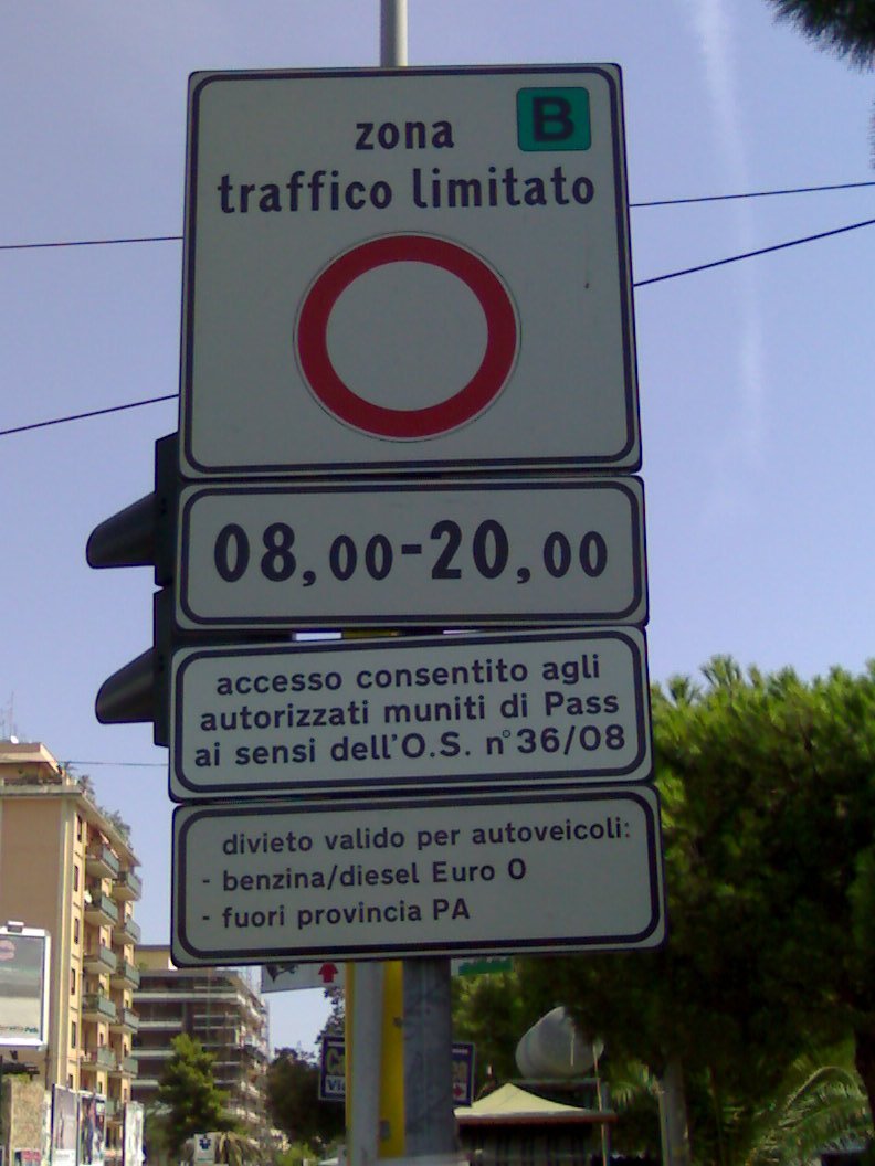 A Zona Traffico Limitato road sign with a red circle and its hours, 08.00 to 20.00, underneath